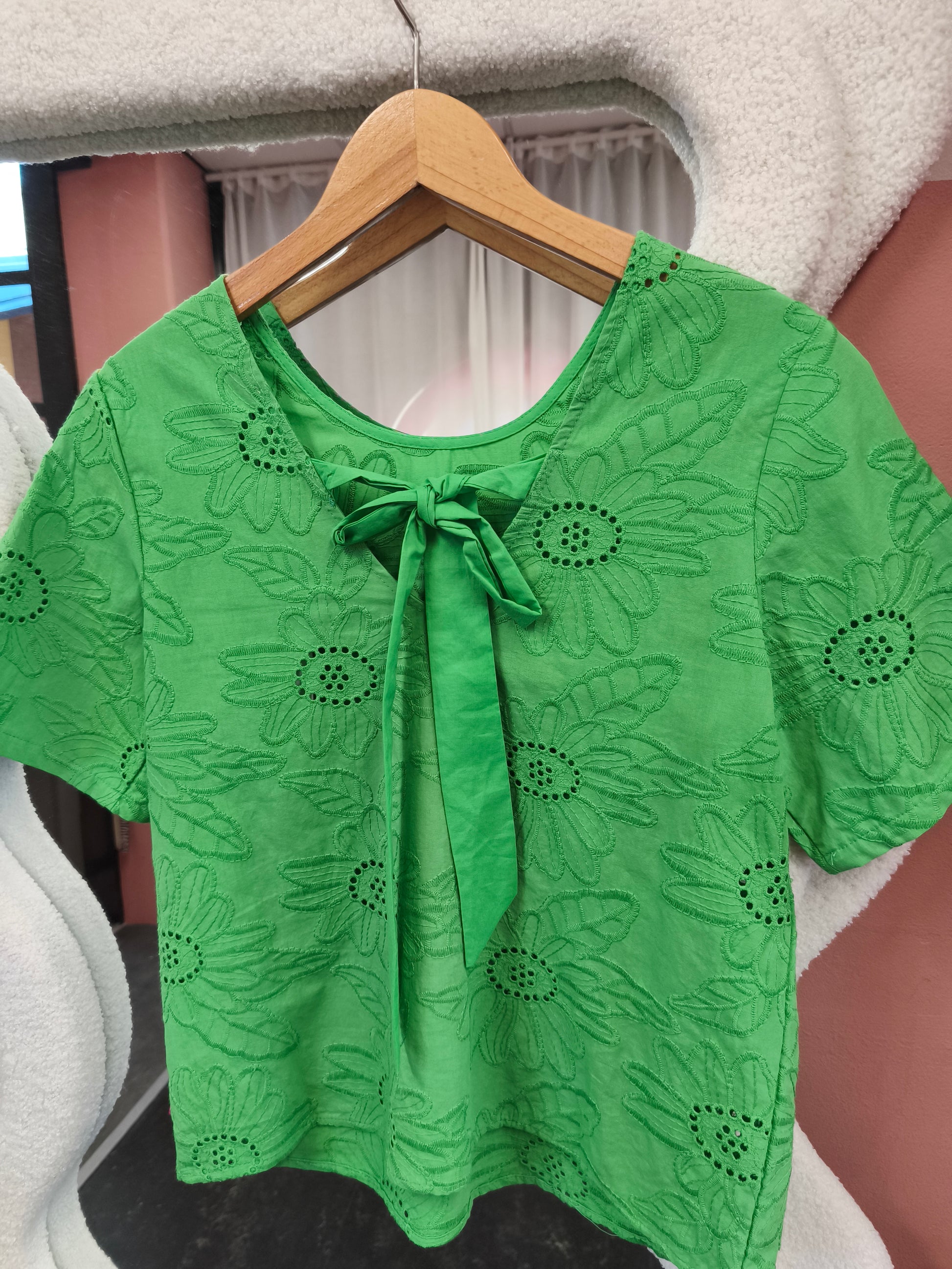 Fluresk blouse groen model Mae T-shirt vivid green 
