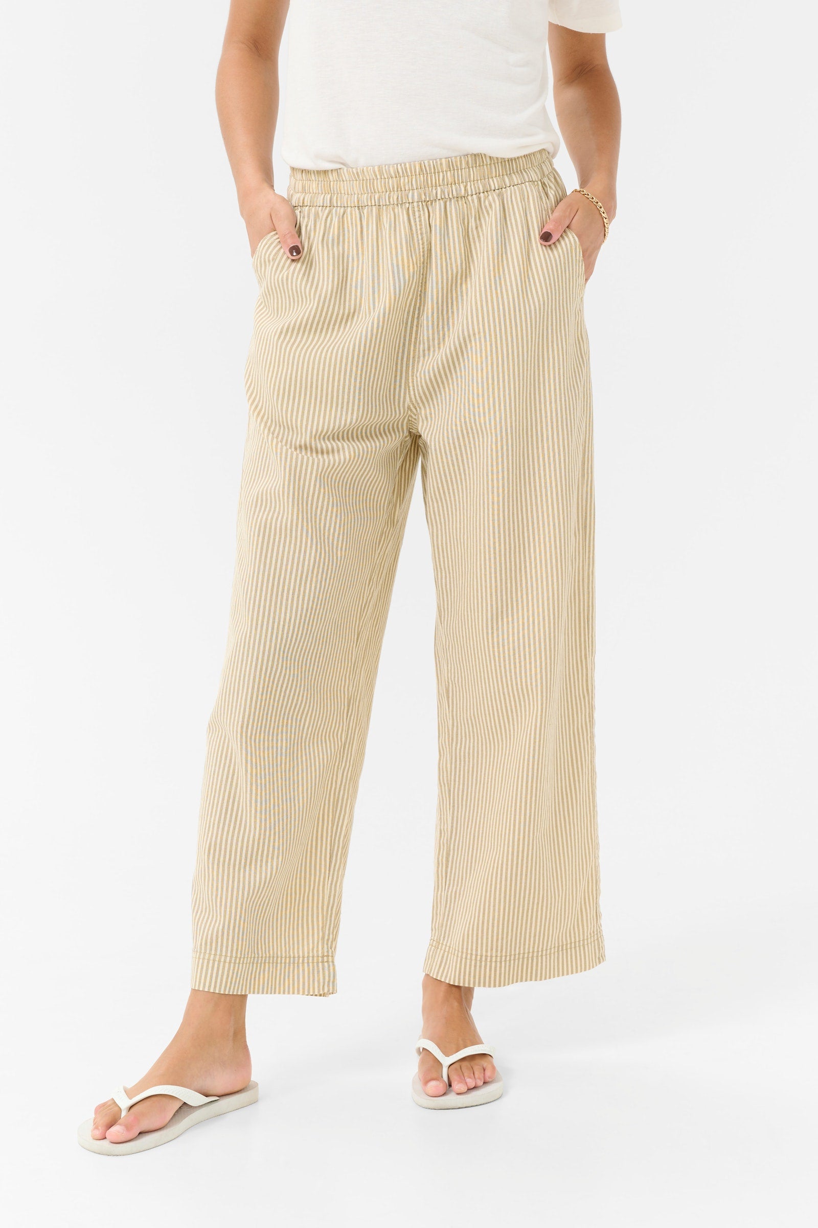 Kaffe broek gestreept beige wit model KAnaya striped culotte pants