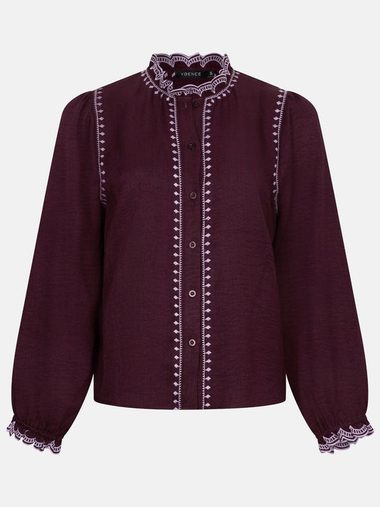 Ydence blouse aubergine met lila detail model Hannah Plum