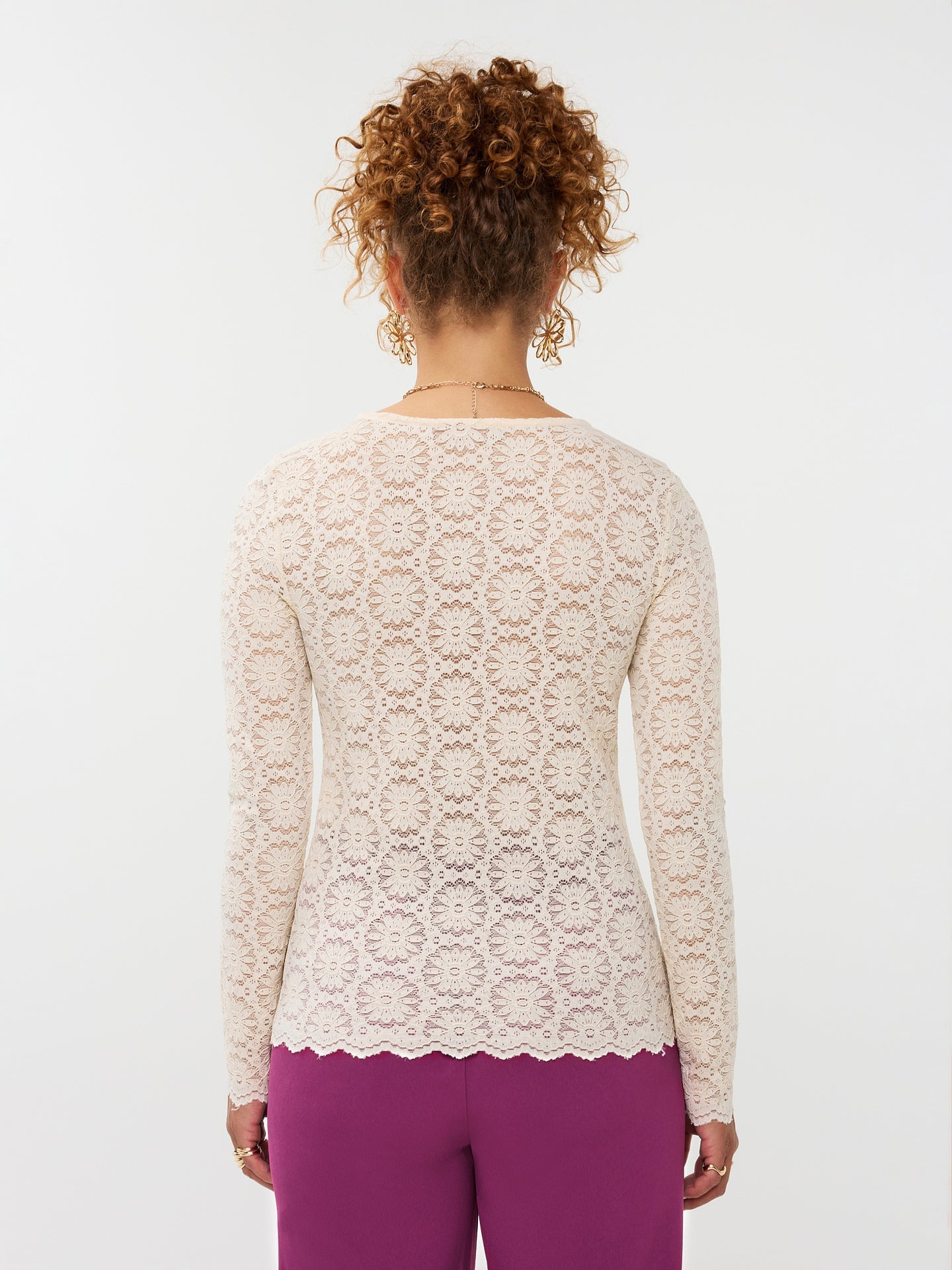 Ydence longsleeve kant offwhite model Top Loiza Ecru
