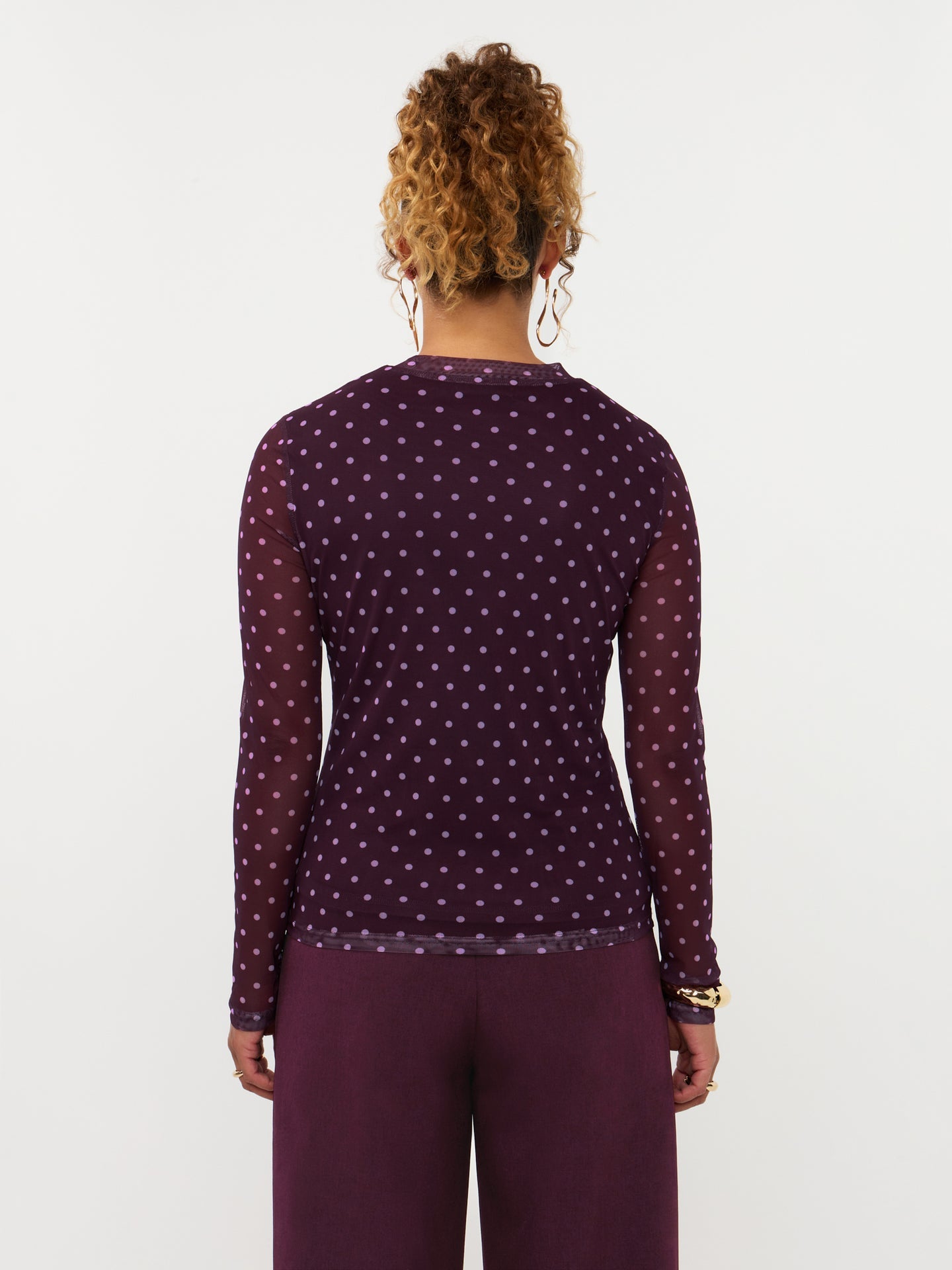 Ydence longsleeve bordeaux met lila stippen model Top Bailey Plum