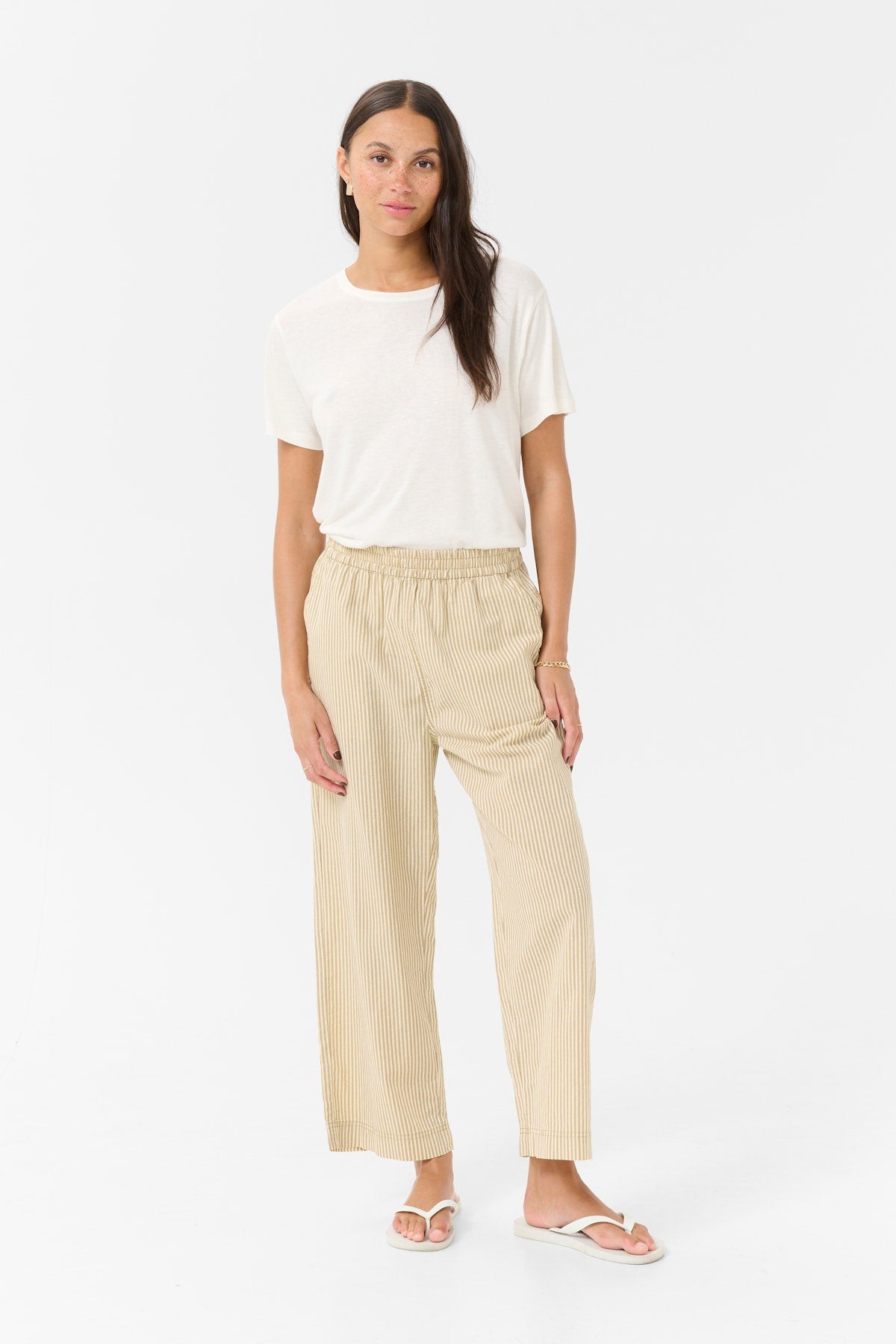 Kaffe broek gestreept beige wit model KAnaya striped culotte pants