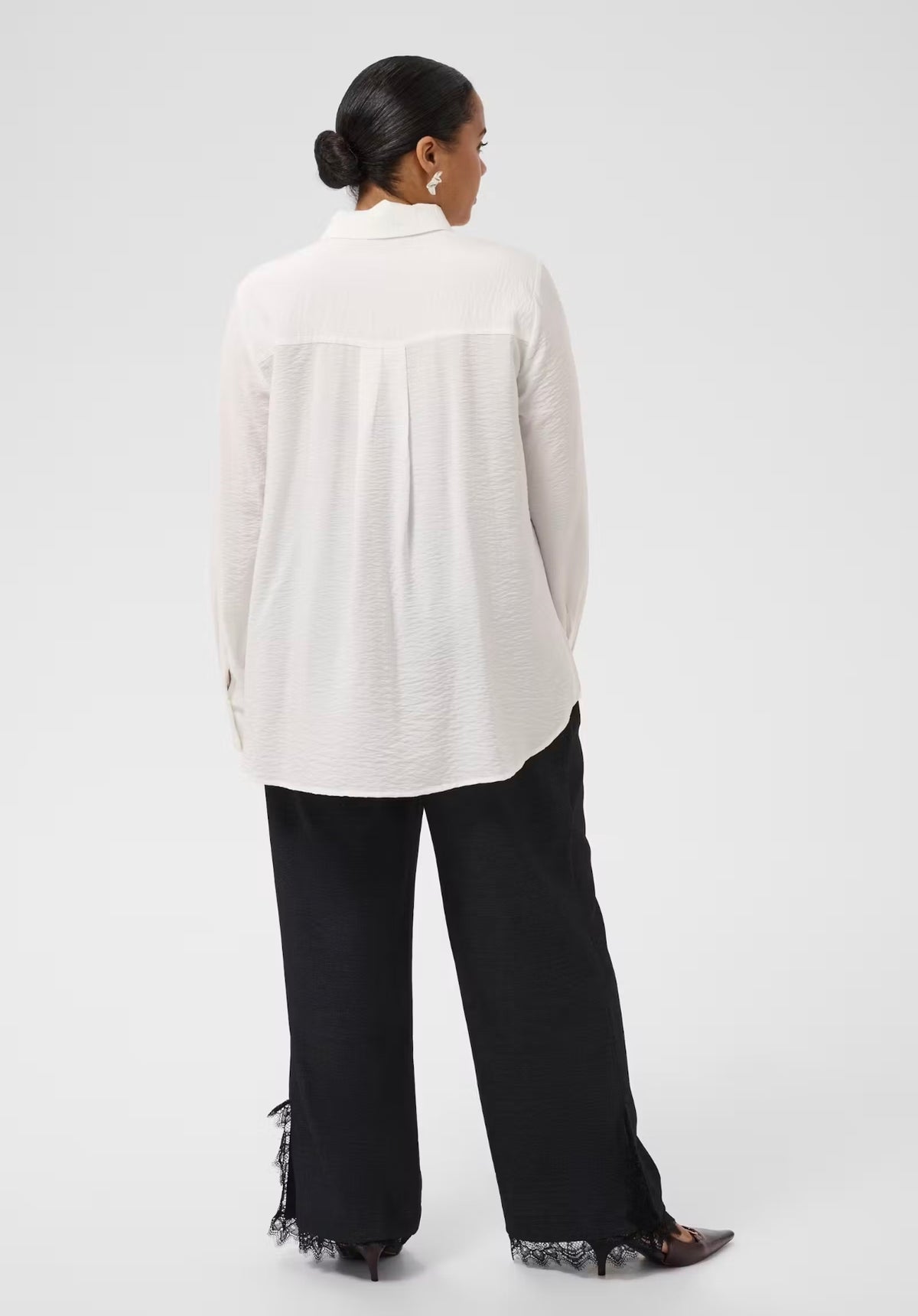 Kaffe Curve blouse offwhite model KCgila Shirt Chalk