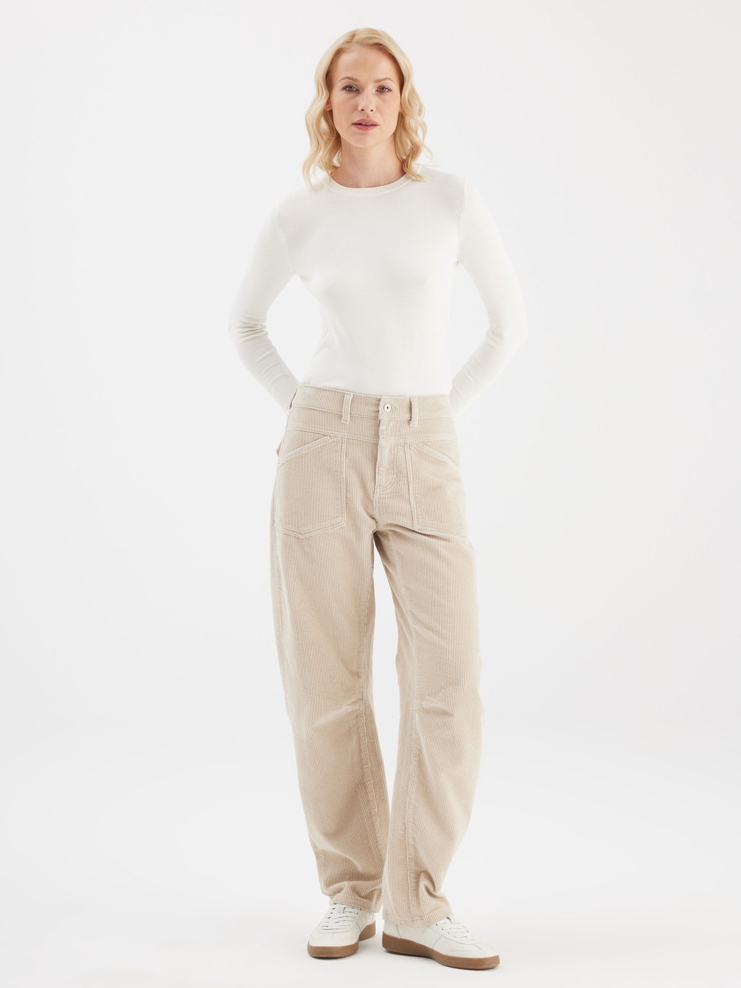 COJ broek rib zand kleur model Selena Cord Light Sand lengte 2