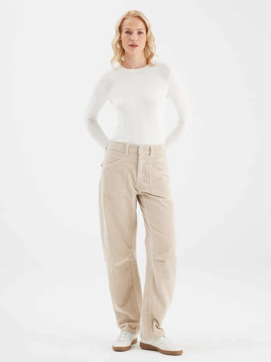COJ broek rib zand kleur model Selena Cord Light Sand lengte 2