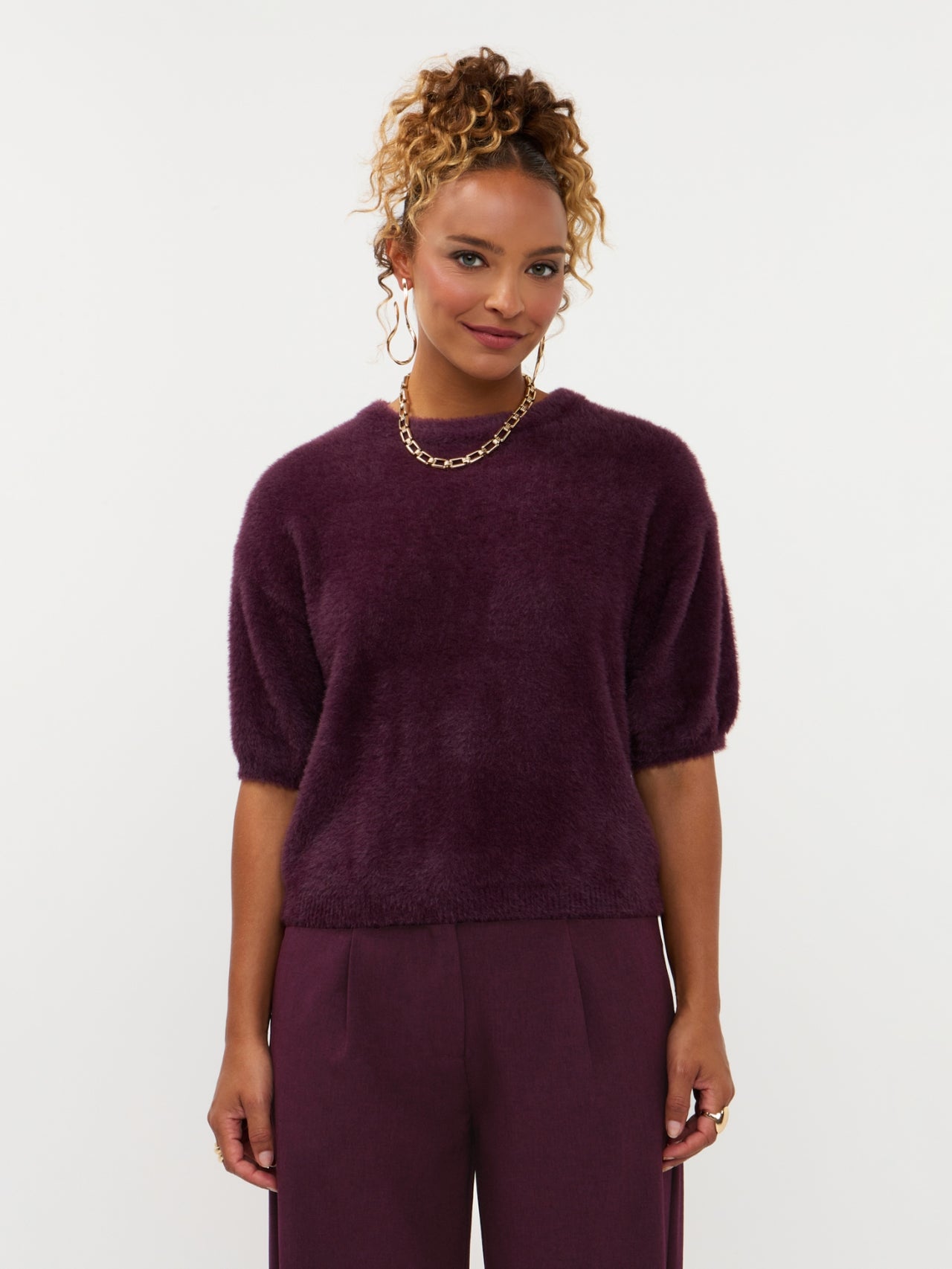 Ydence trui fluffy korte mouw plum bordeaux model Knitted top Mary Aubergine