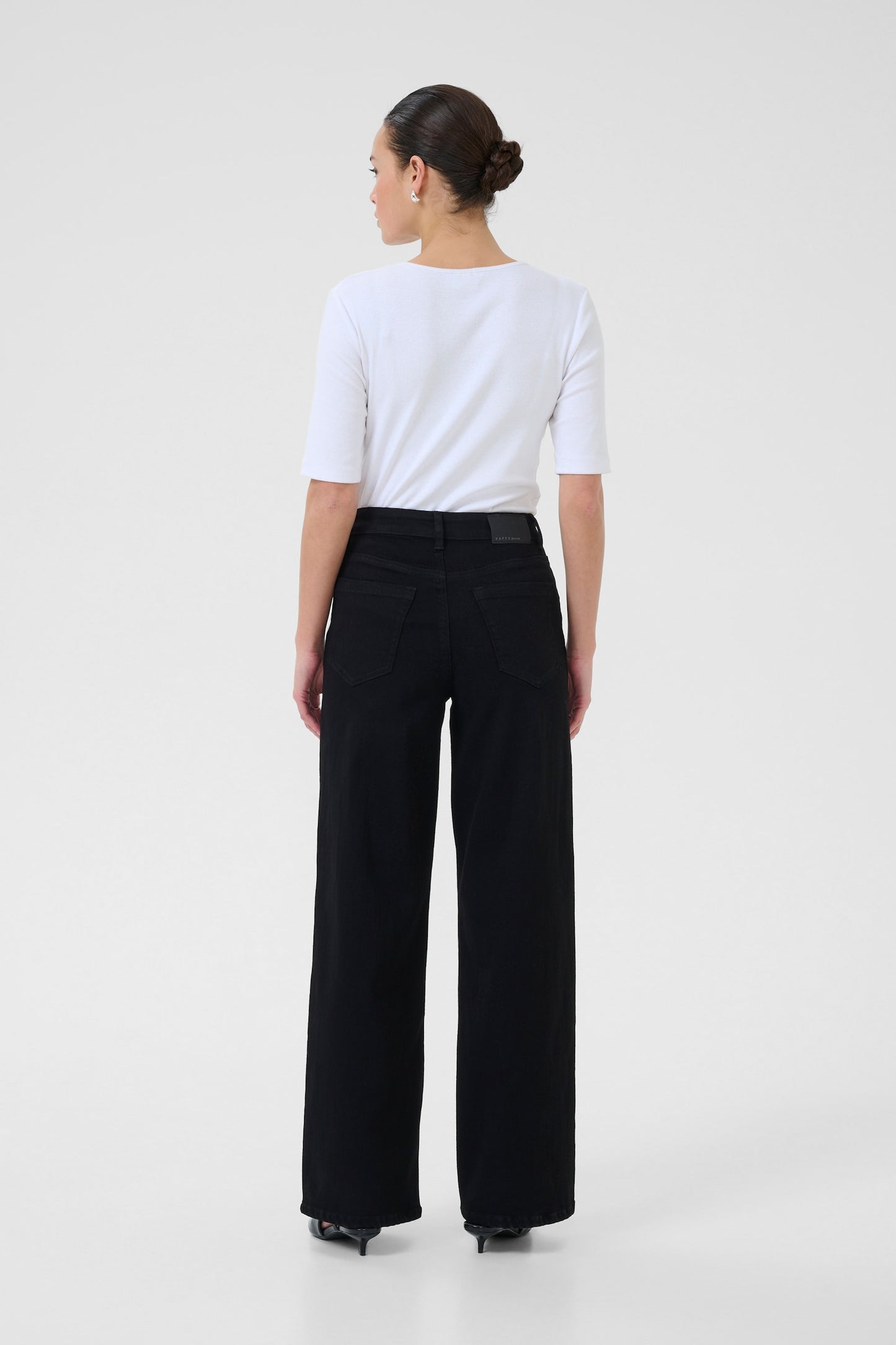 Kaffe jeans zwart wijd model KAmeadow black deep