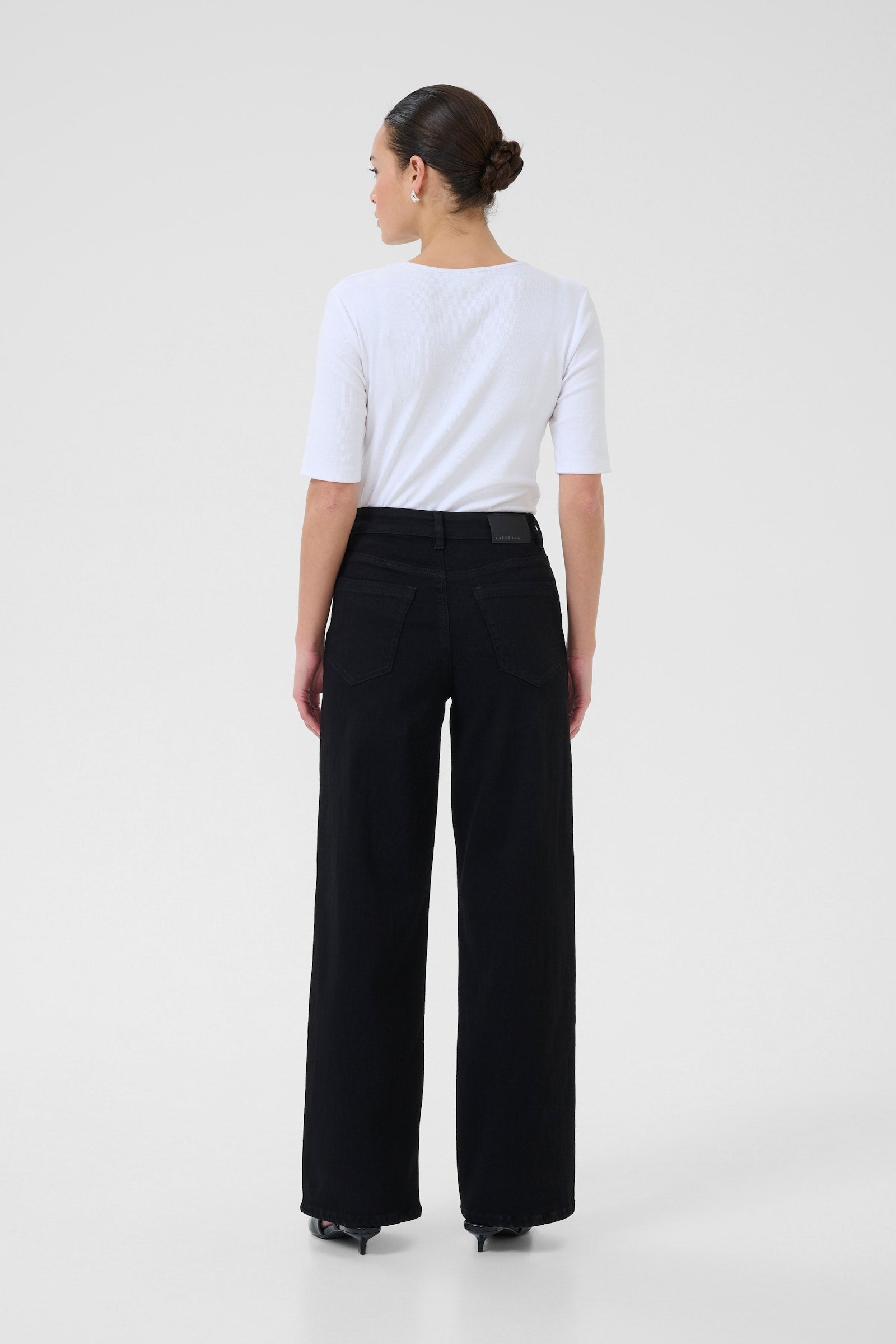 Kaffe jeans zwart wijd model KAmeadow black deep