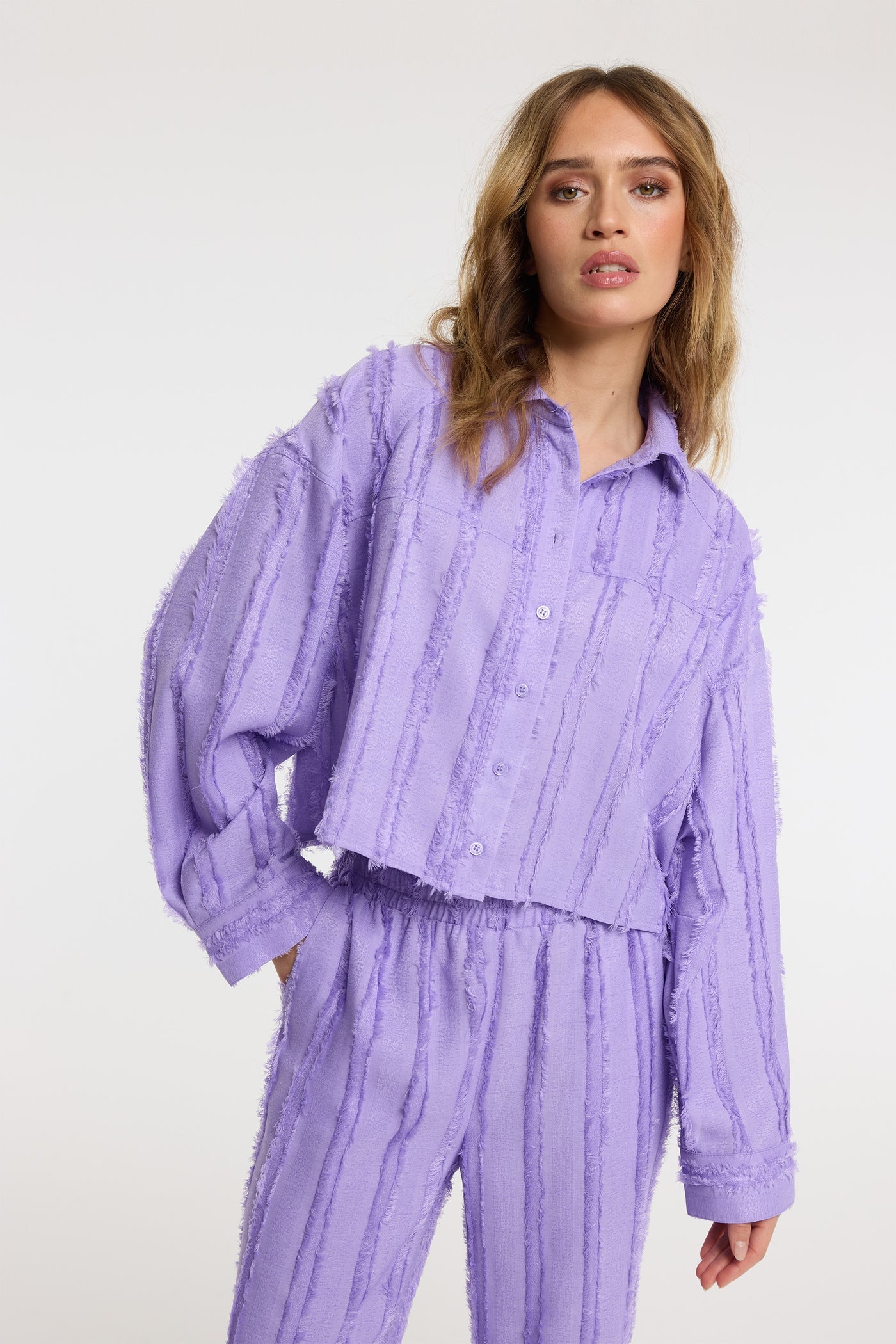Refined Department lila blouse cropped met ruffles model Saden blouse lilac
