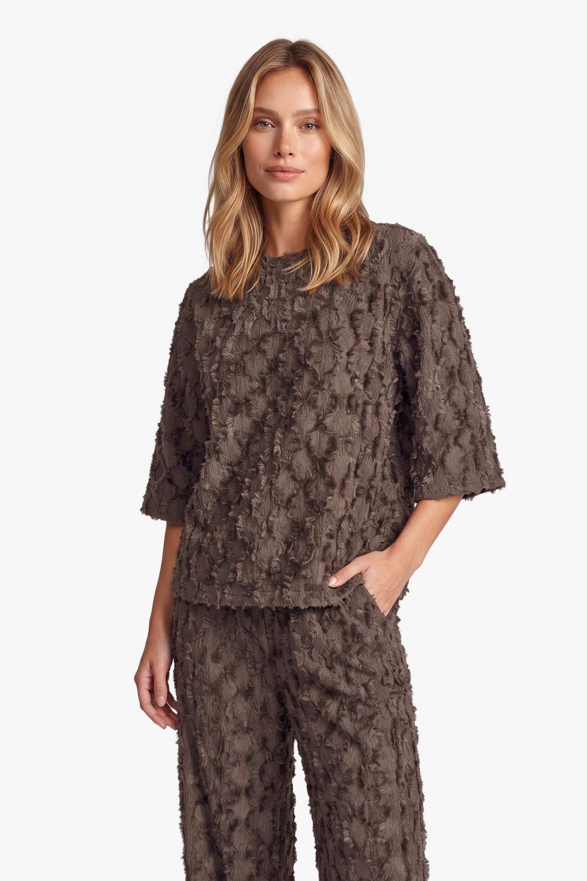 Fluresk shirt bruin met structuur model Luisa dark chocolate 