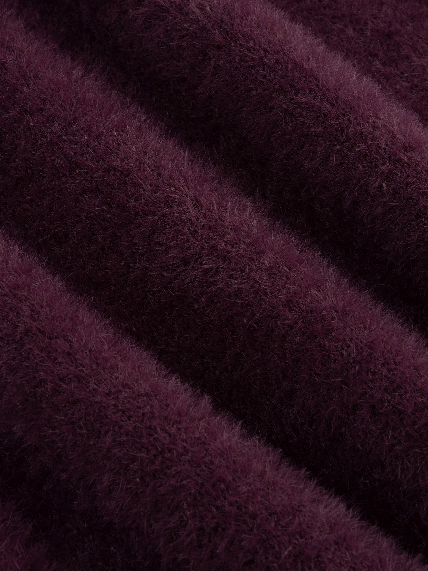 Ydence trui fluffy korte mouw plum bordeaux model Knitted top Mary Aubergine