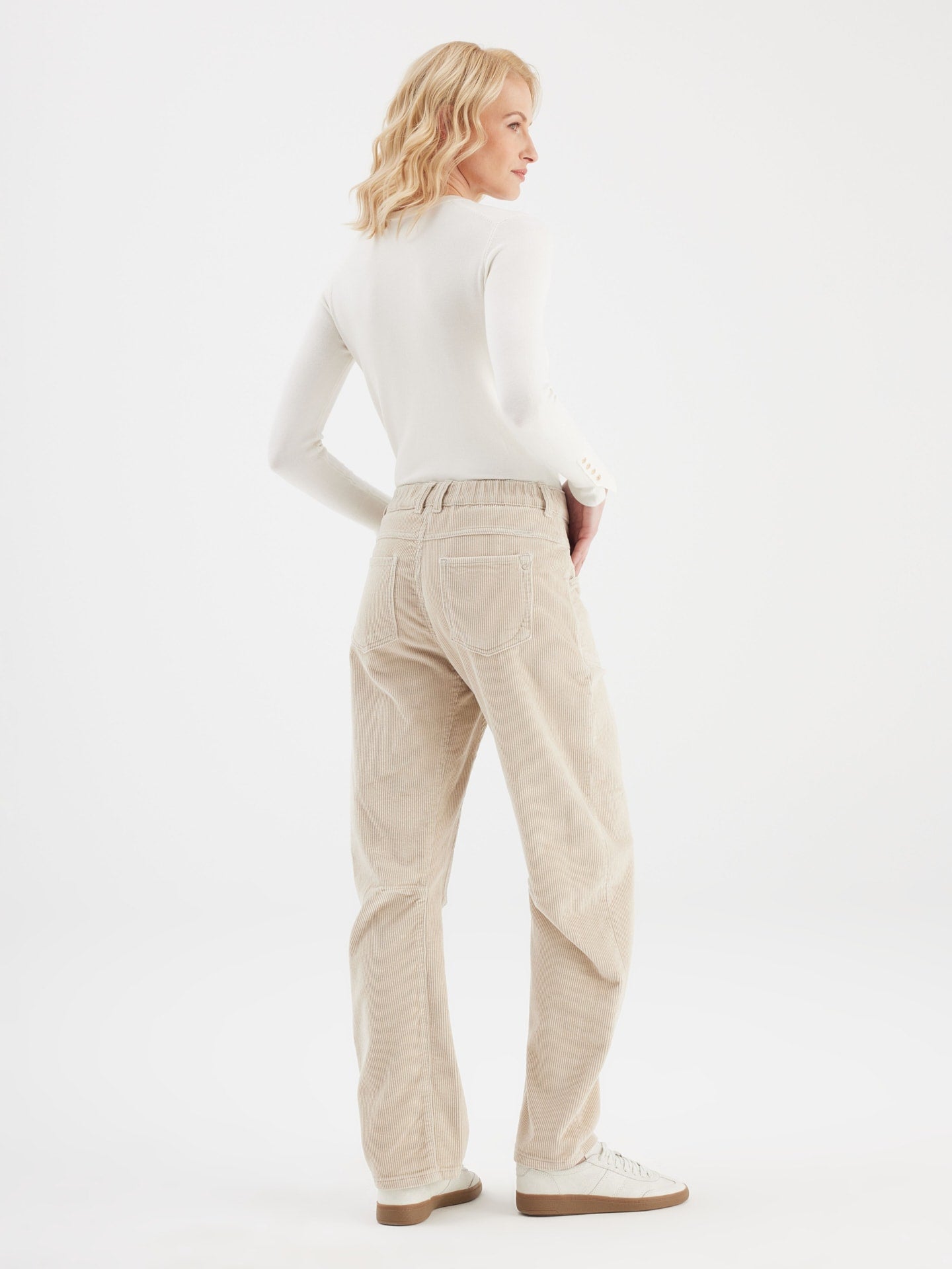 COJ broek rib zand kleur model Selena Cord Light Sand lengte 2