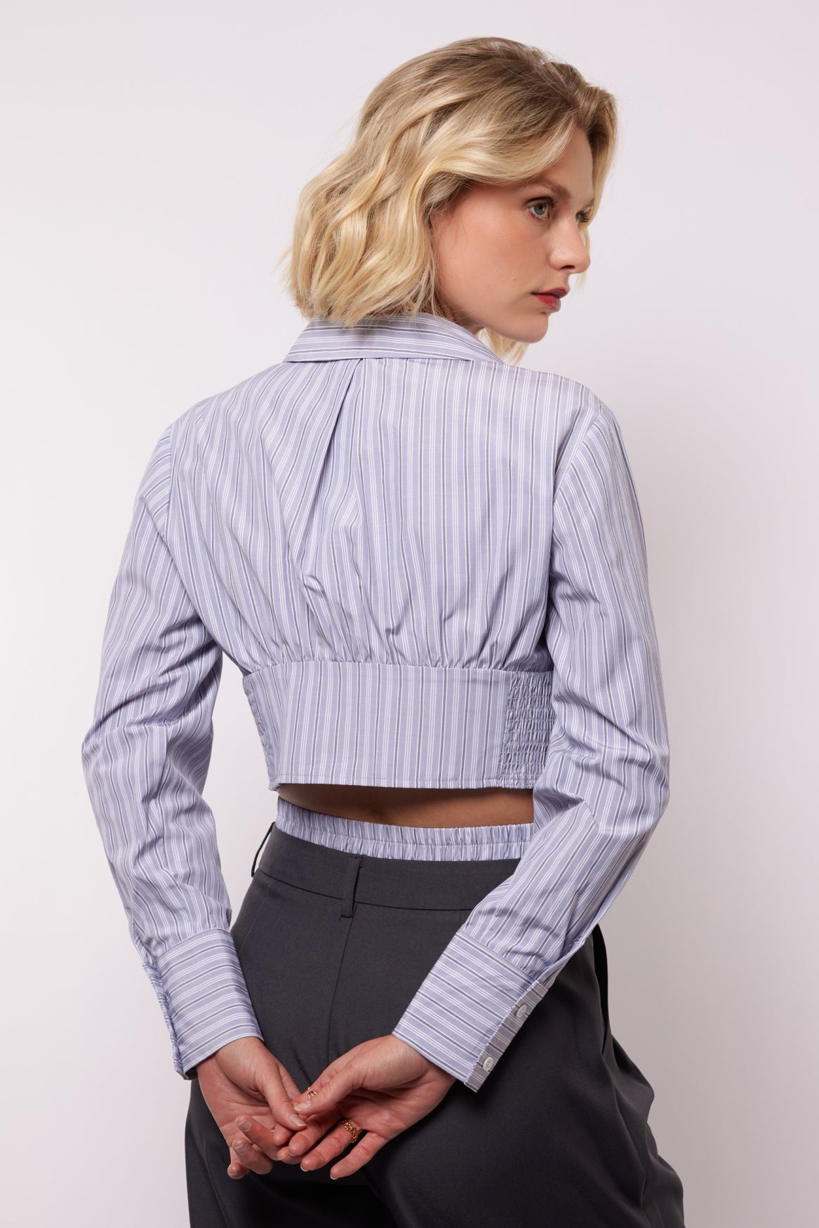 Fluresk blouse pinstripe licht grijs model Nivya blouse light gray