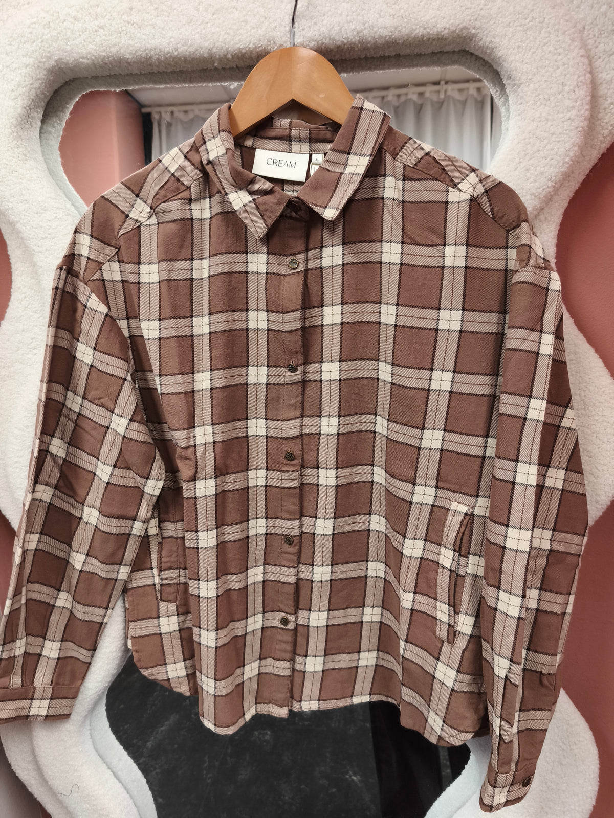 Cream blouse bruin zand kleur ruit patroon oversized fit model CRangie shirt brown check
