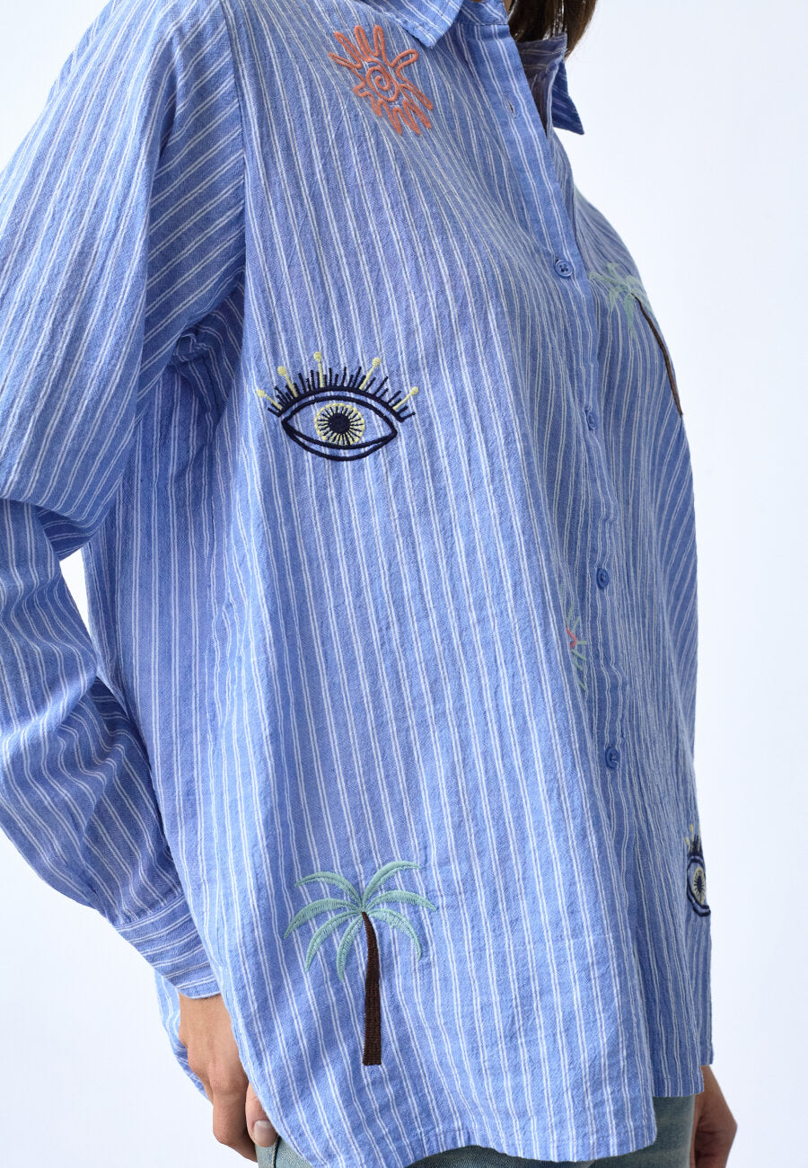 Sisters Point blouse blauw offwhite gestreept borduursel model Ibisa SH3 blue stripe beach