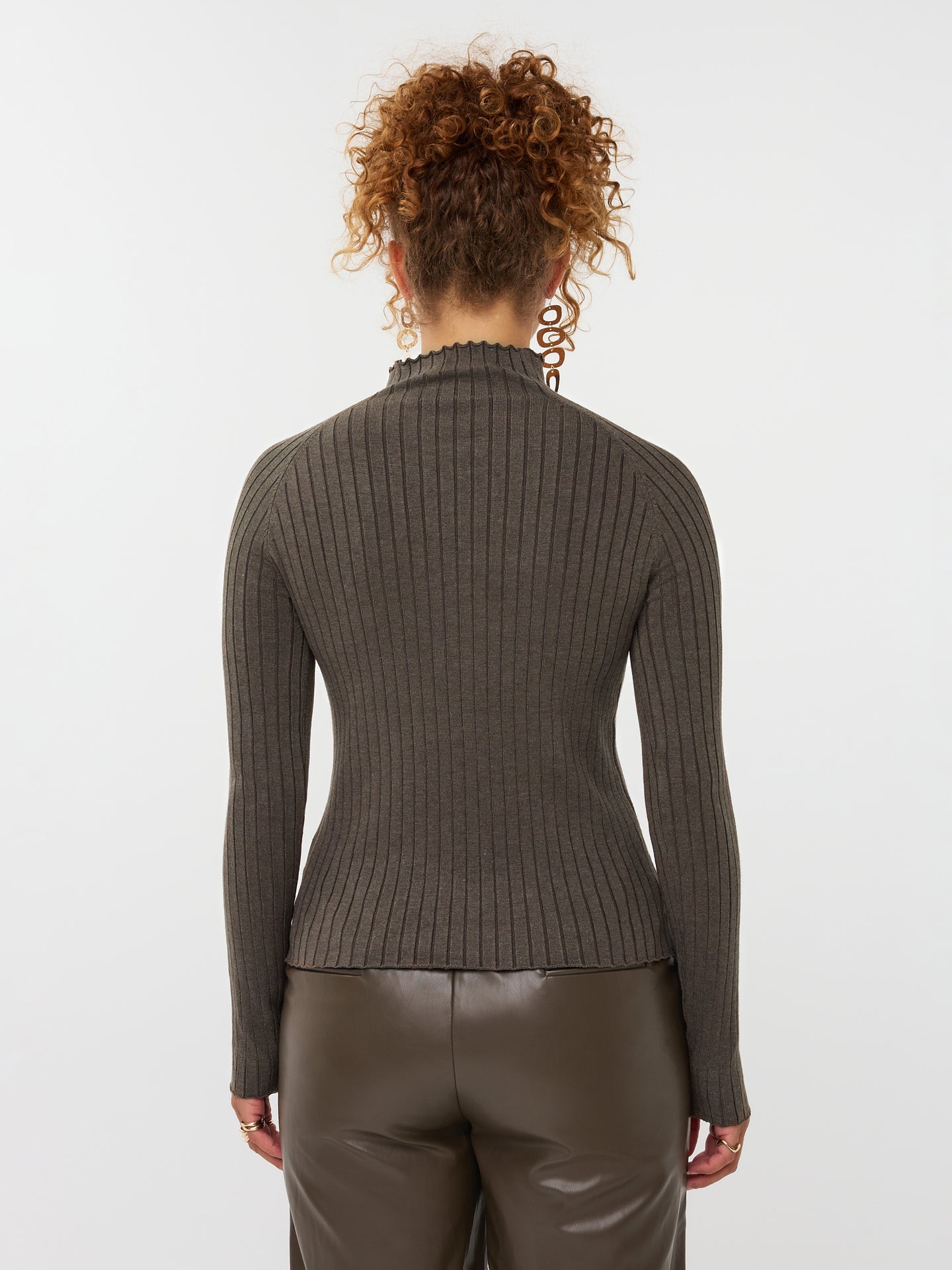 Ydence longsleeve bruin model knitted Top Kit Mud