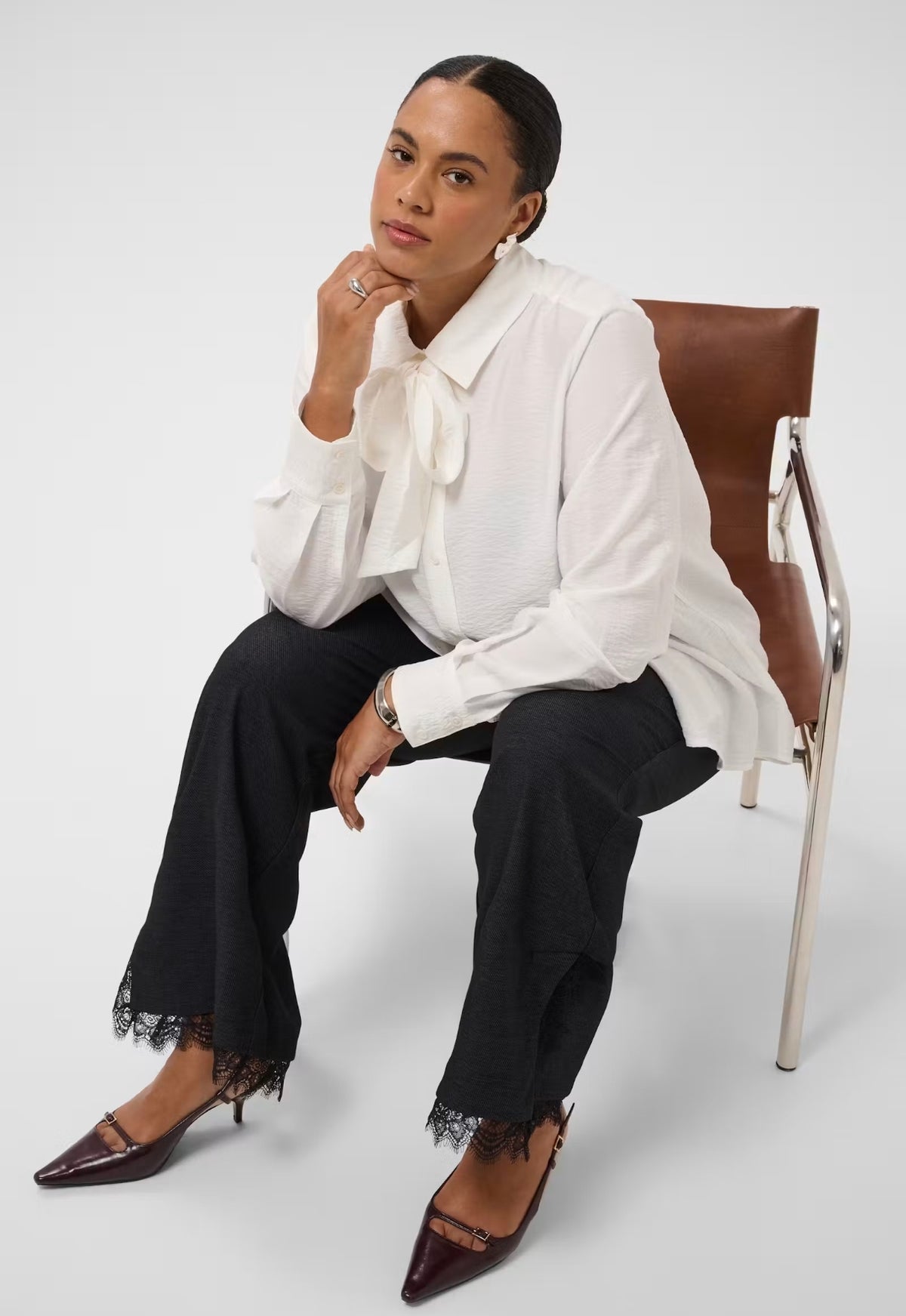 Kaffe Curve blouse offwhite model KCgila Shirt Chalk