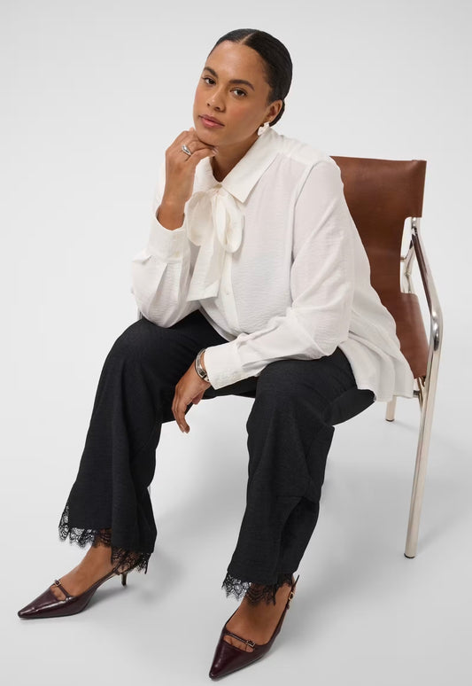 Kaffe Curve blouse offwhite model KCgila Shirt Chalk