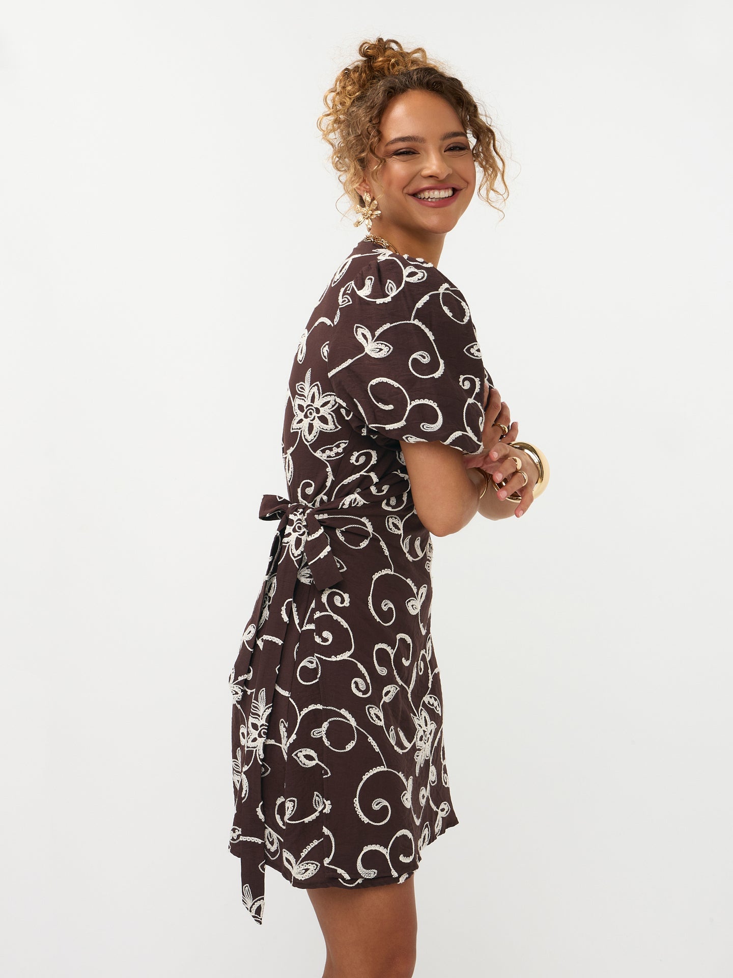 Ydence jurk bruin met offwhite borduursel model Dress Saphira Dark brown