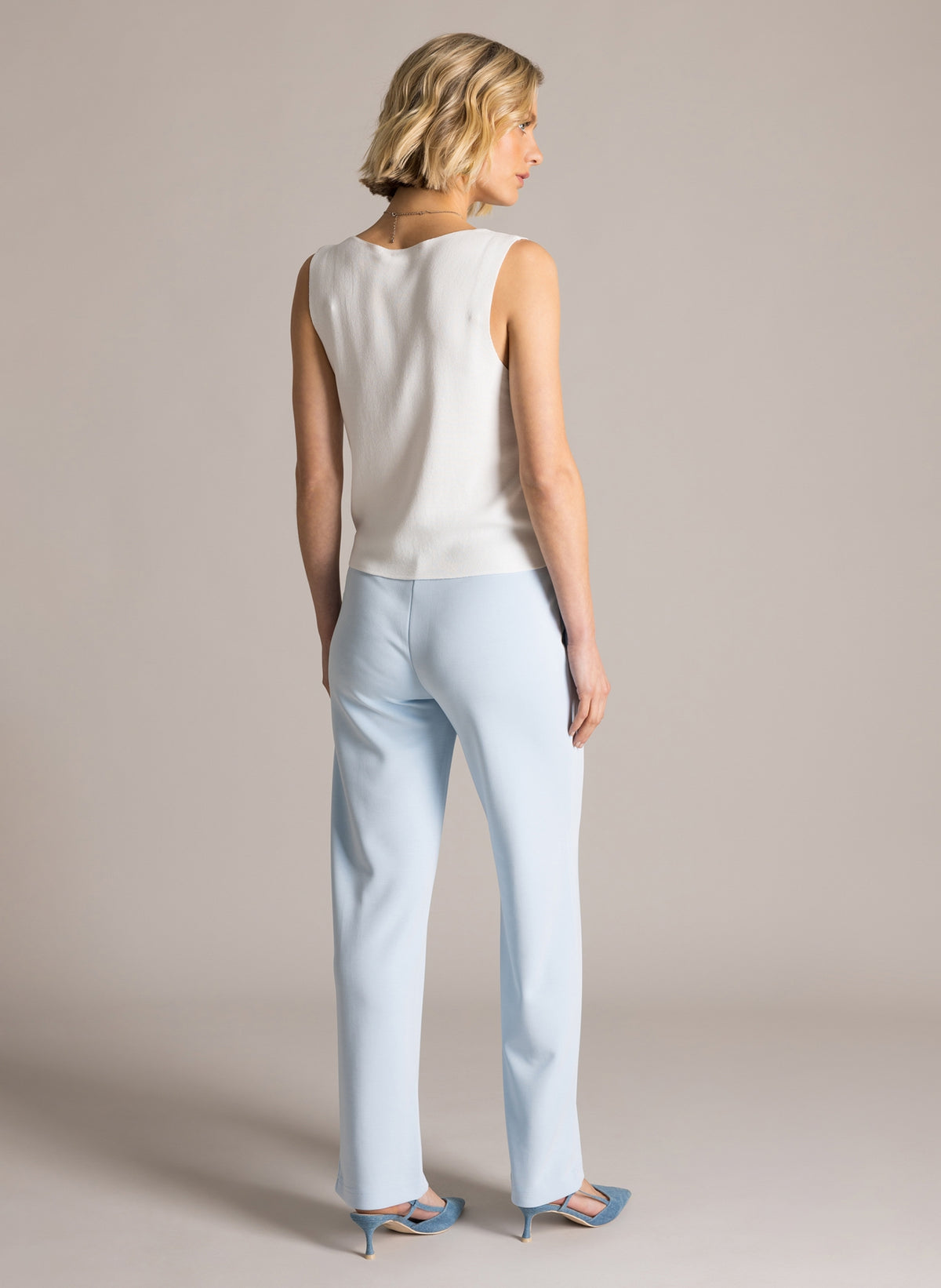 Yest top wit met goudkleurige knopen model Tiara Essential gilet Off White