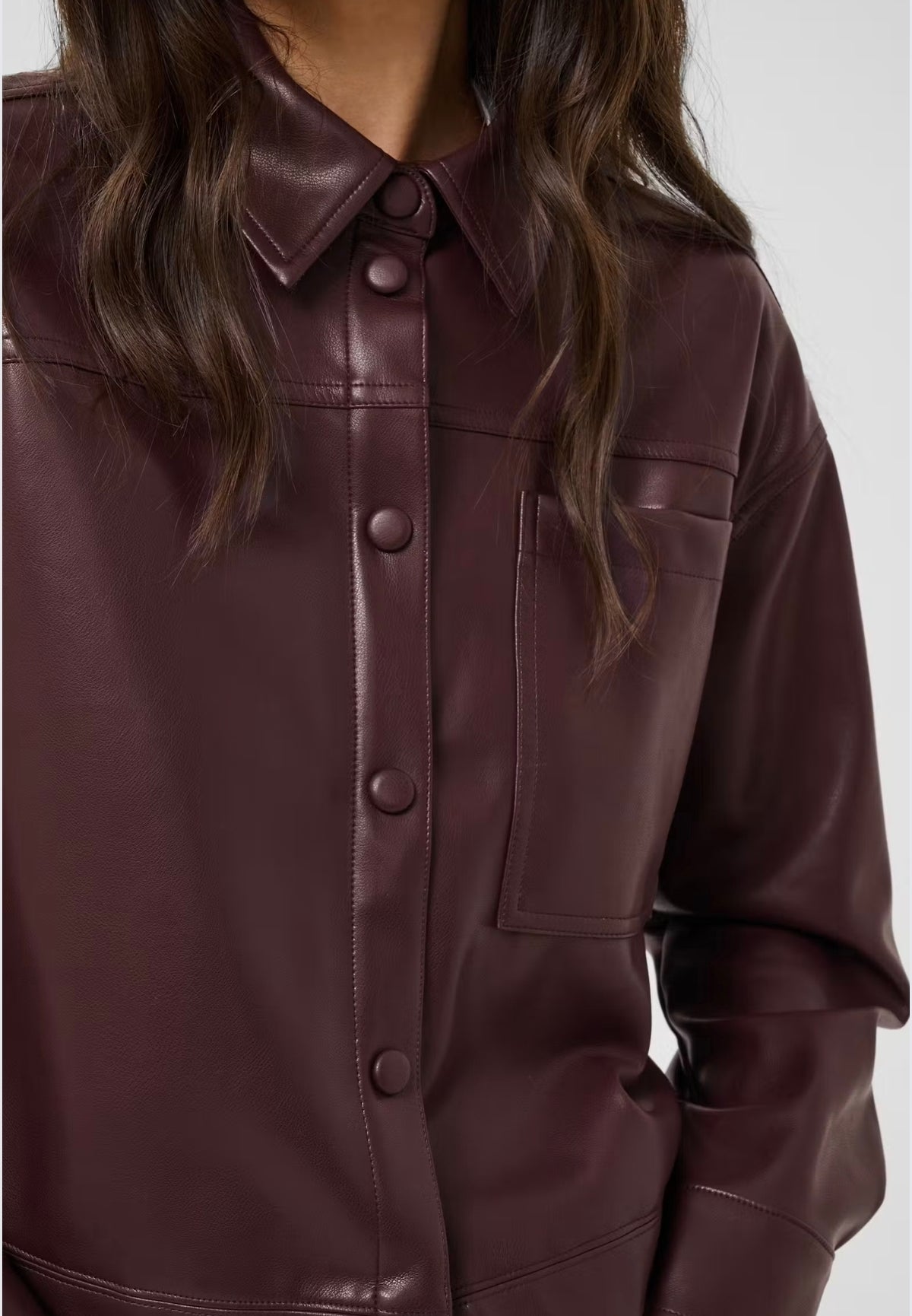 Kaffe blouse jasje bordeaux rood leather look model KAarense Overhemd fudge red