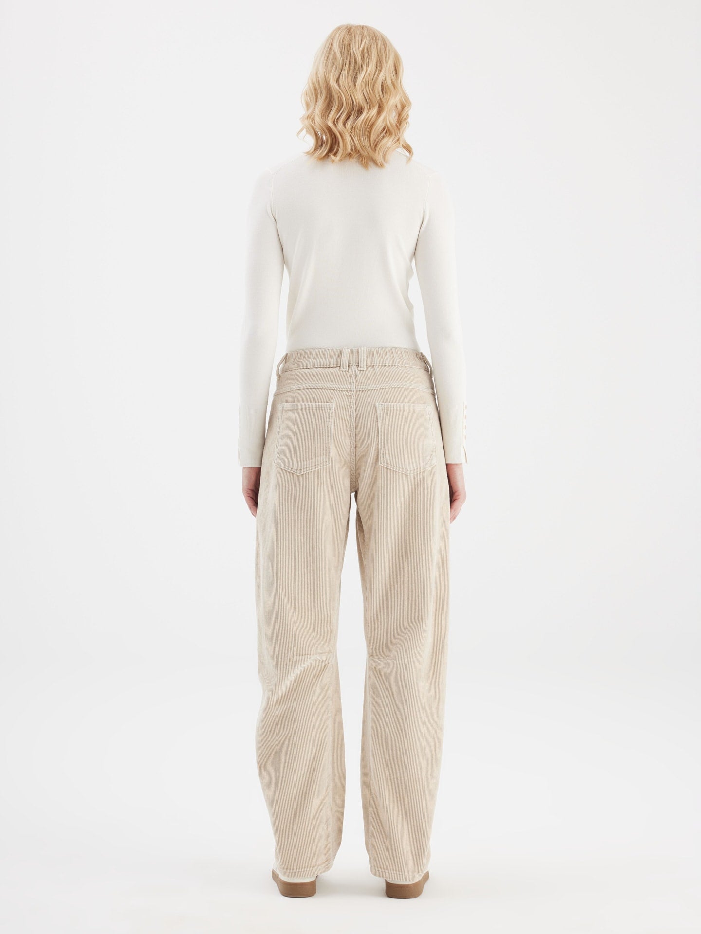 COJ broek rib zand kleur model Selena Cord Light Sand lengte 2