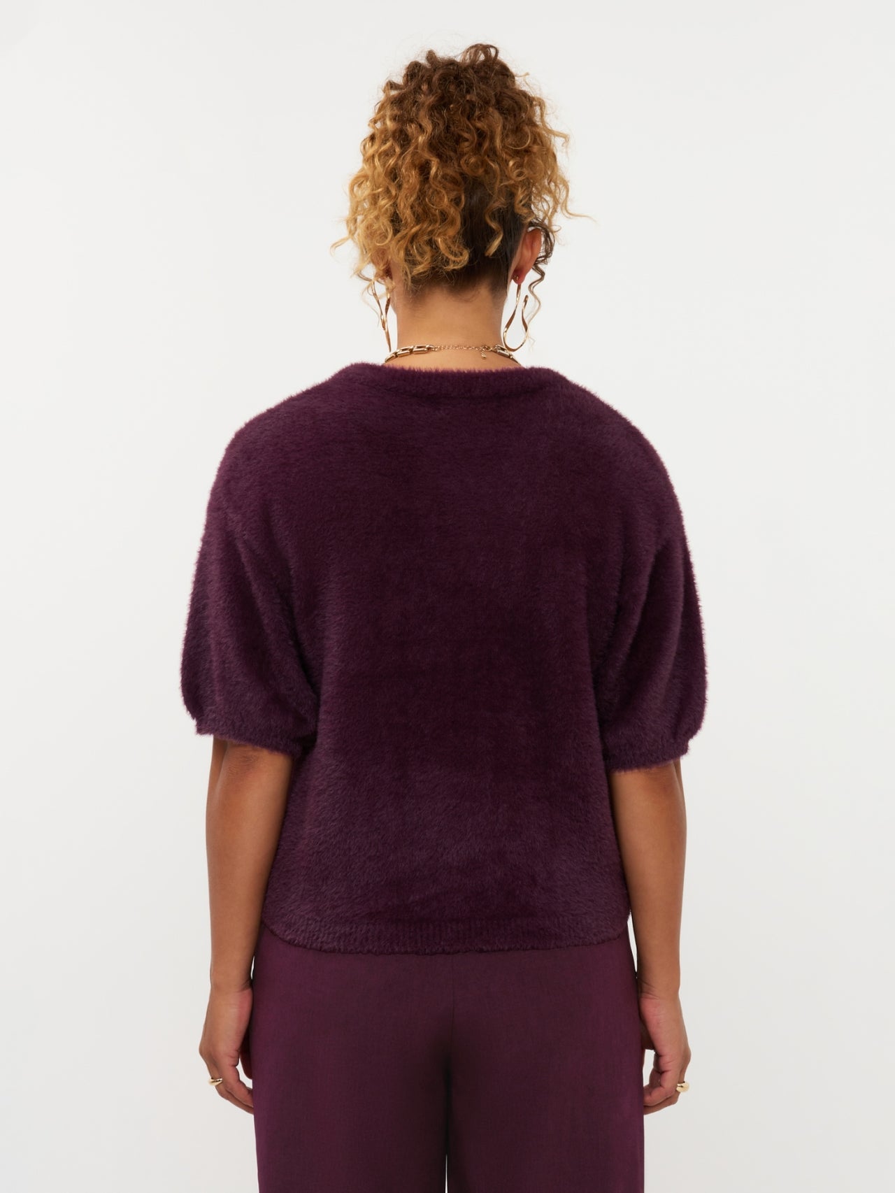 Ydence trui fluffy korte mouw plum bordeaux model Knitted top Mary Aubergine