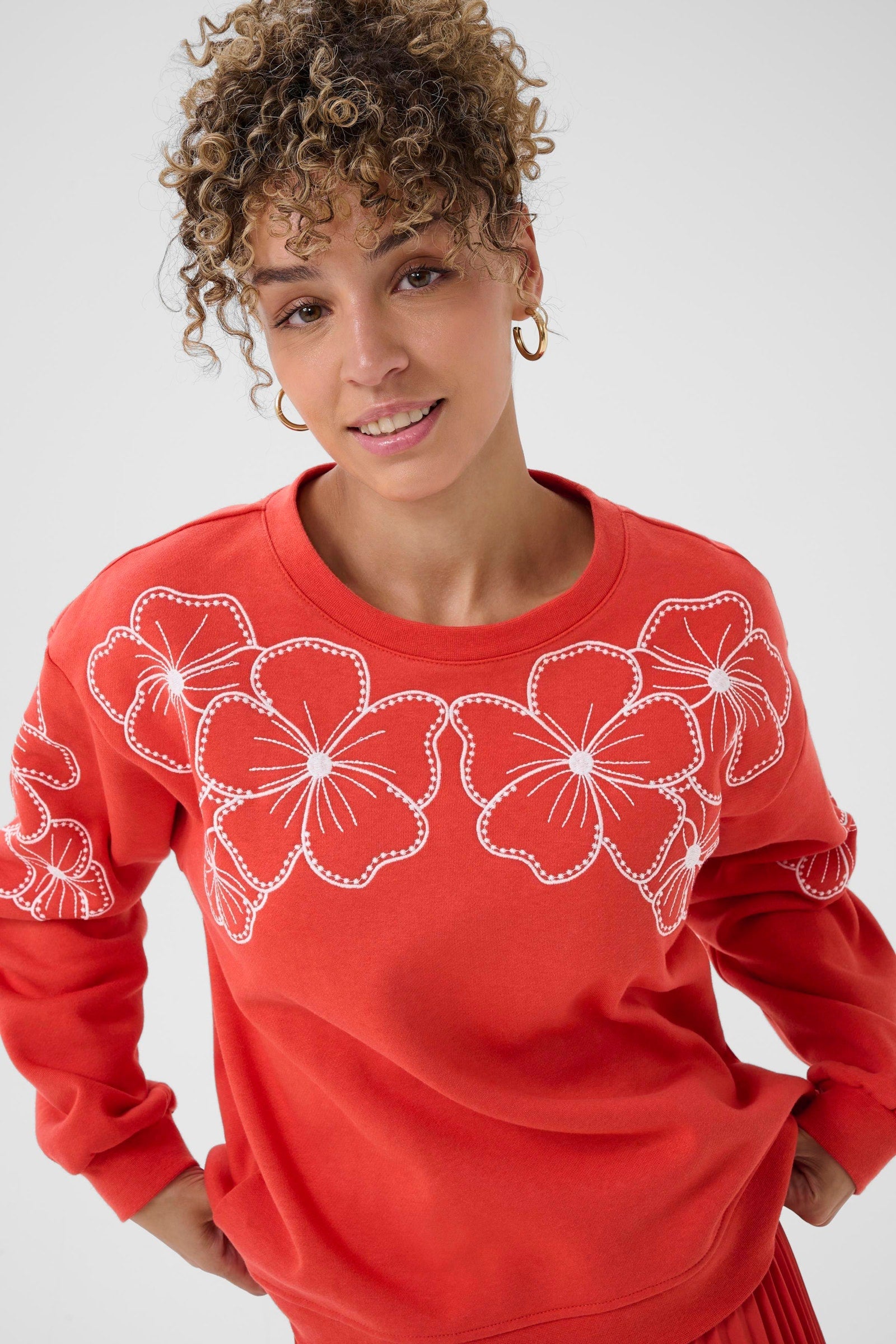 Cream sweater rood met bloemen borduursel model CRdaria Sweatshirt Paprika