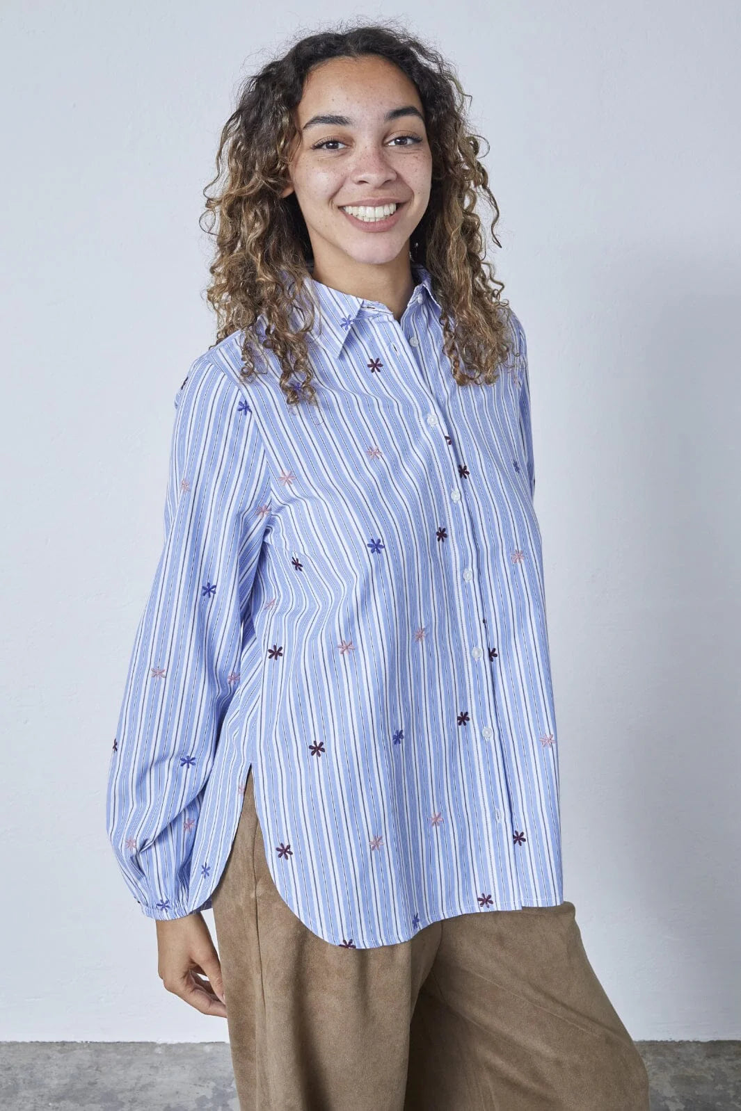 Sisters Point blouse blauw wit gestreept model Istea SH2 blue stripe