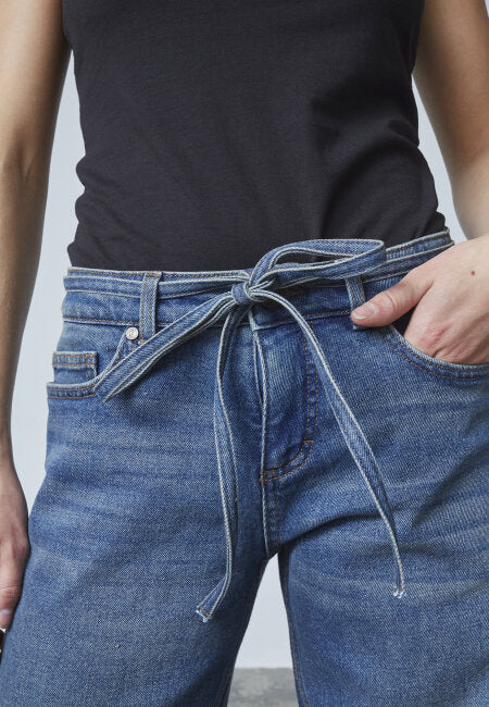Sisters Point jeans blauw onea belt vintage blue