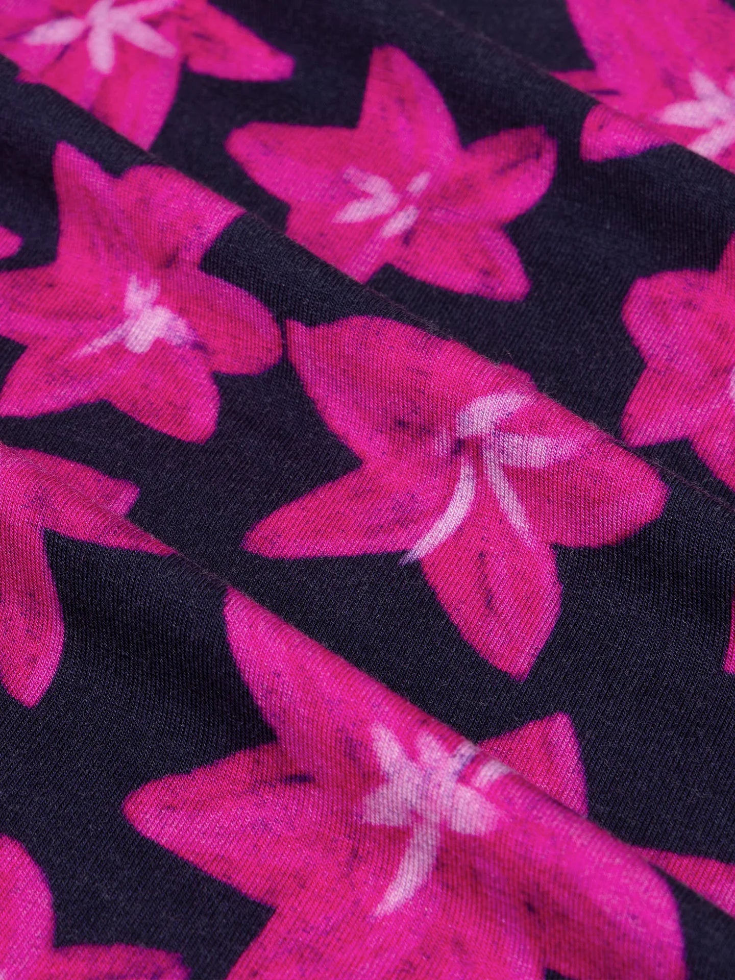 Ydence col longsleeve donkerblauw met roze bloemen print model Top Vanya navy flower