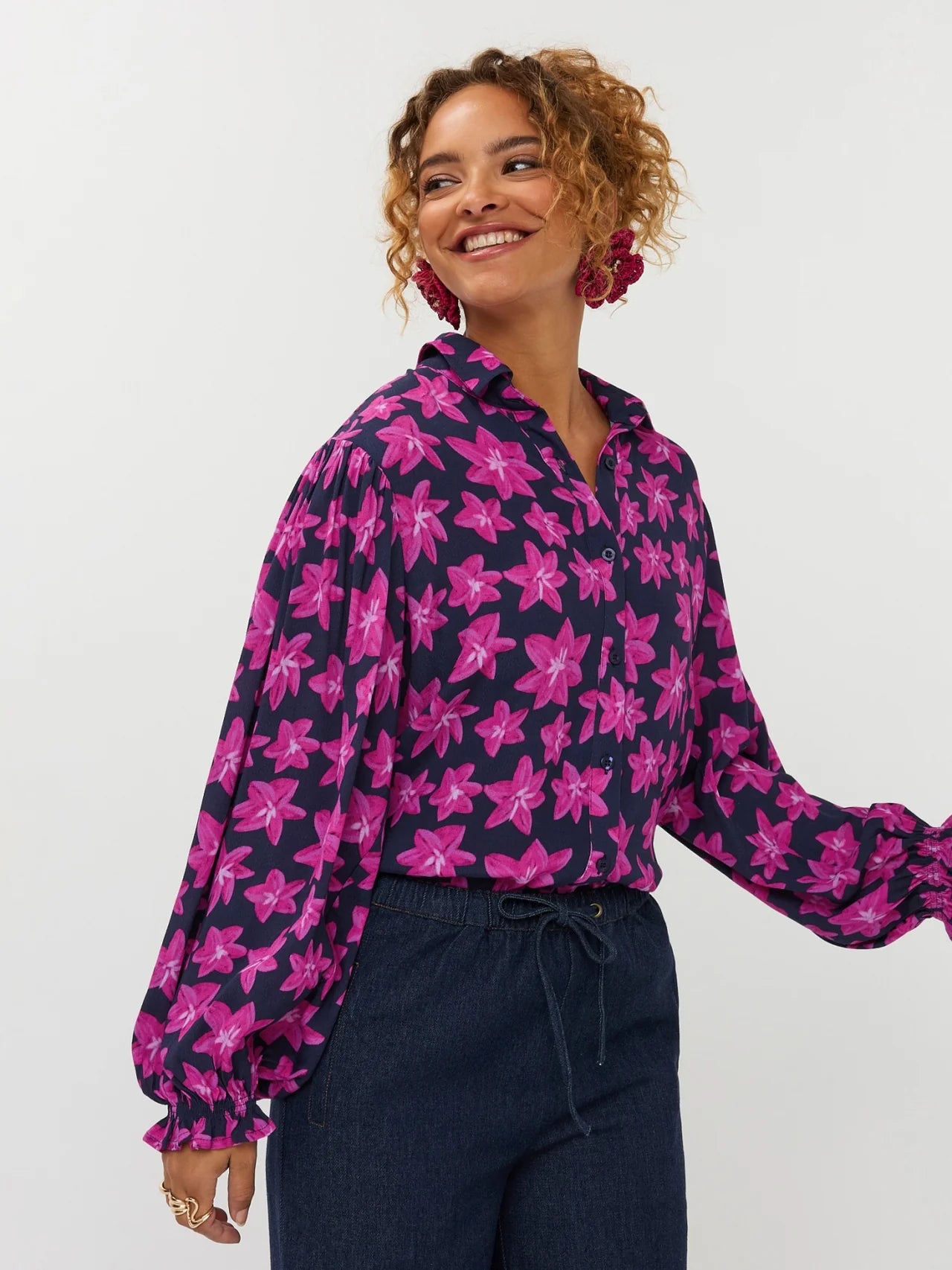 Ydence blouse donker blauw met roze bloemen print model Alyssa navy flower