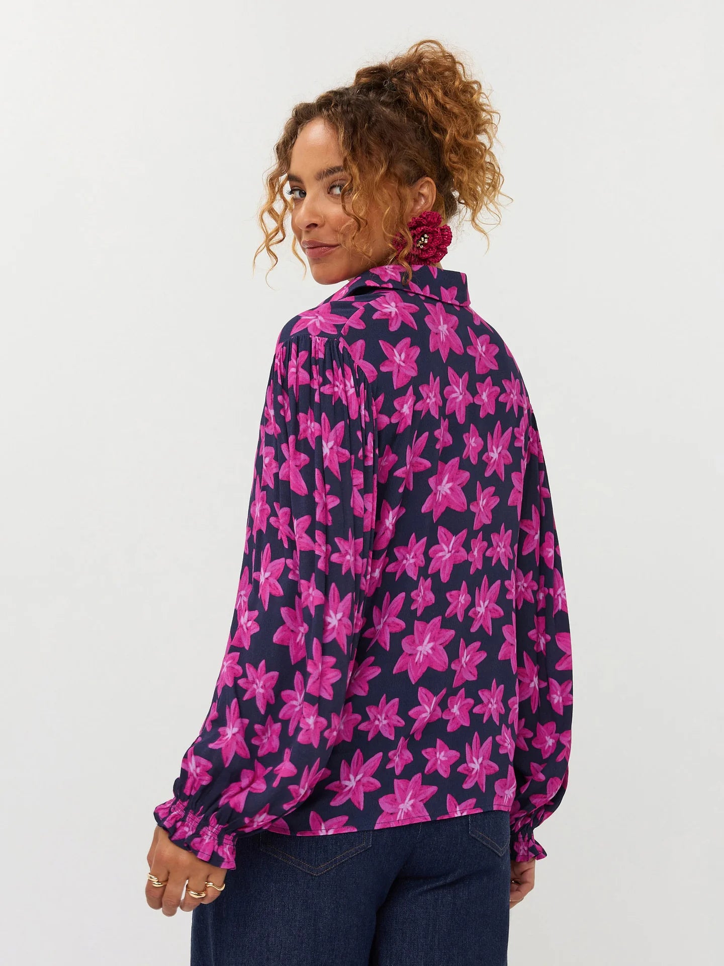 Ydence blouse donker blauw met roze bloemen print model Alyssa navy flower