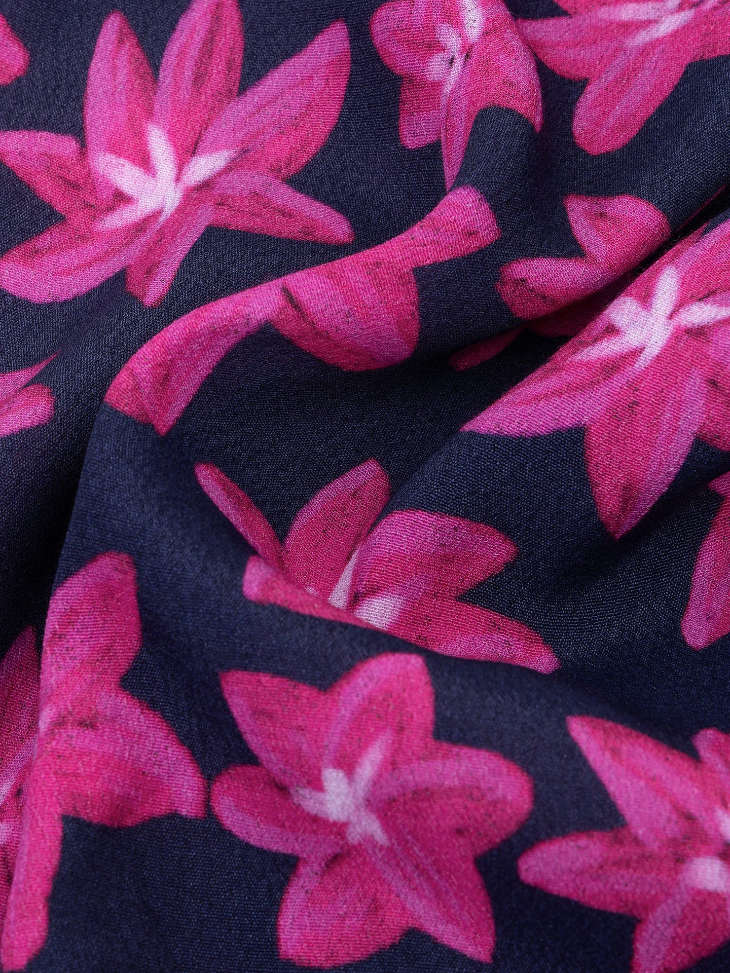 Ydence blouse donker blauw met roze bloemen print model Alyssa navy flower