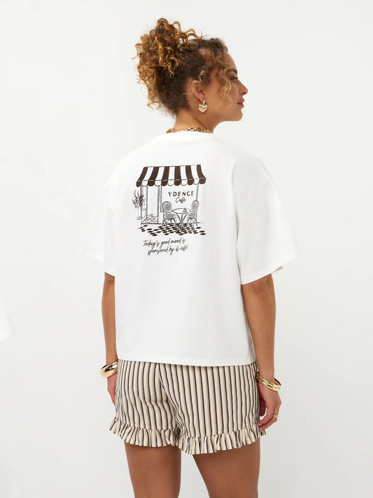 Ydence T-shirt offwhite opdruk bruin model Cafe 