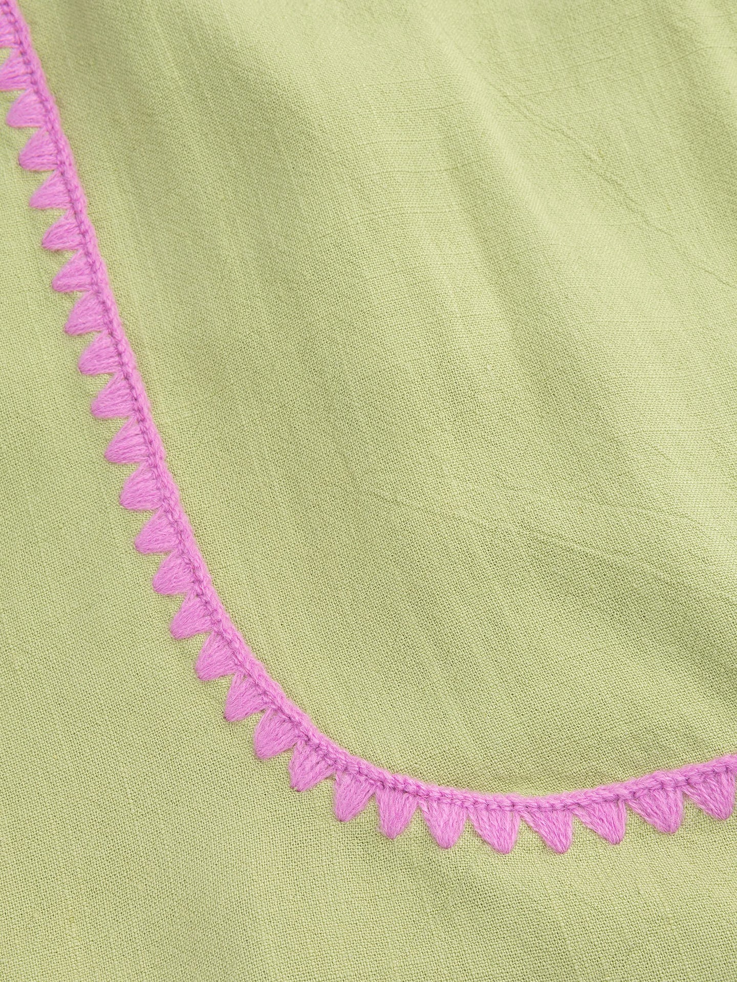 Ydence short groen met roze detail model Enola shorts matcha green