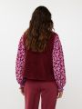 Ydence gilet teddy burgundy bordeau model Evelynn met lila detail