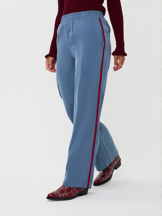 Ydence broek denim blue model zizi blauw rood pants